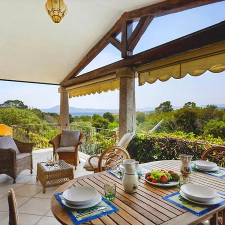 Casa Elena Al Mare Con Piscina Дом отдыха Ольбия