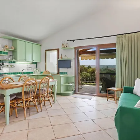 Hébergement de vacances Casa Elena Al Mare Con Piscina *