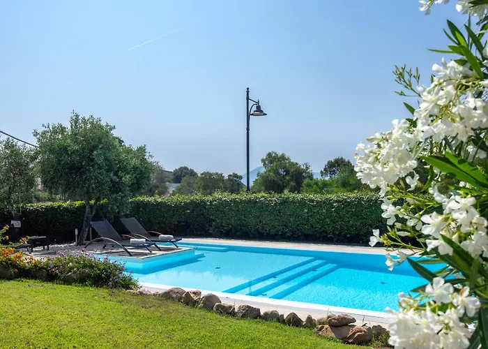 Casa Elena Al Mare Con Piscina Hébergement de vacances *