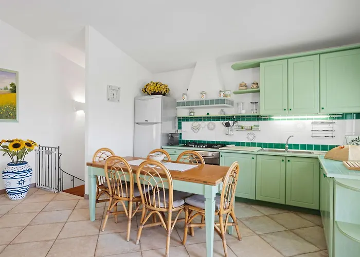 Casa Elena Al Mare Con Piscina Hébergement de vacances Olbia